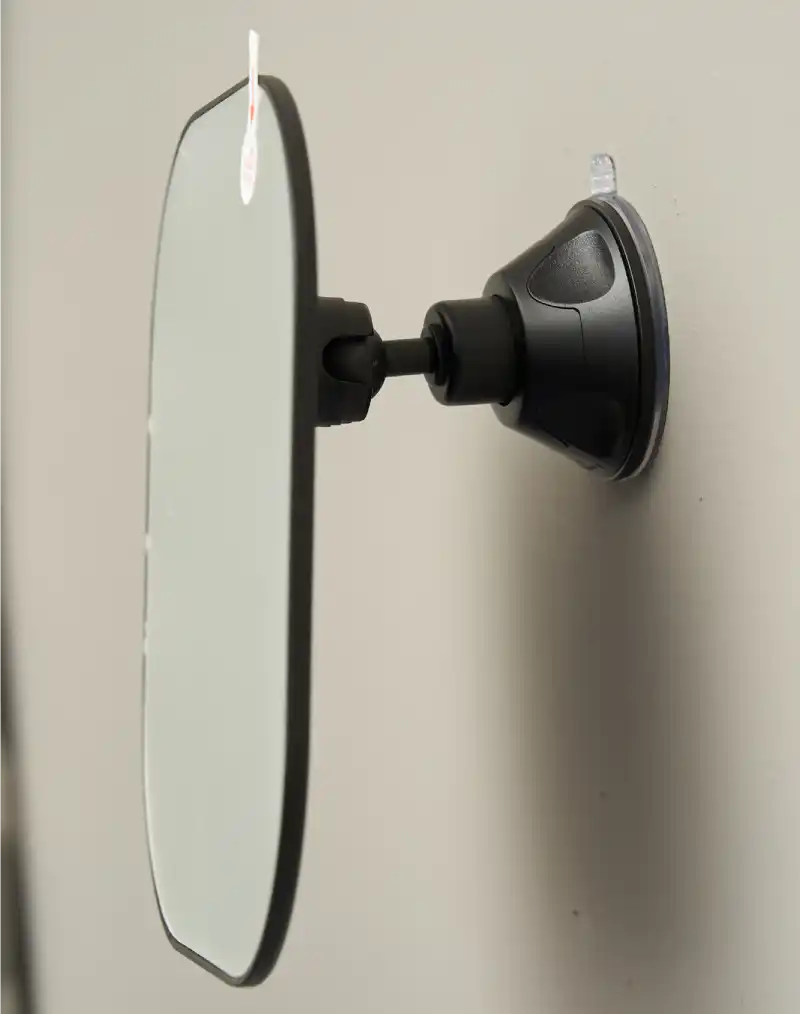 Meridian Fog-less mirror on the wall